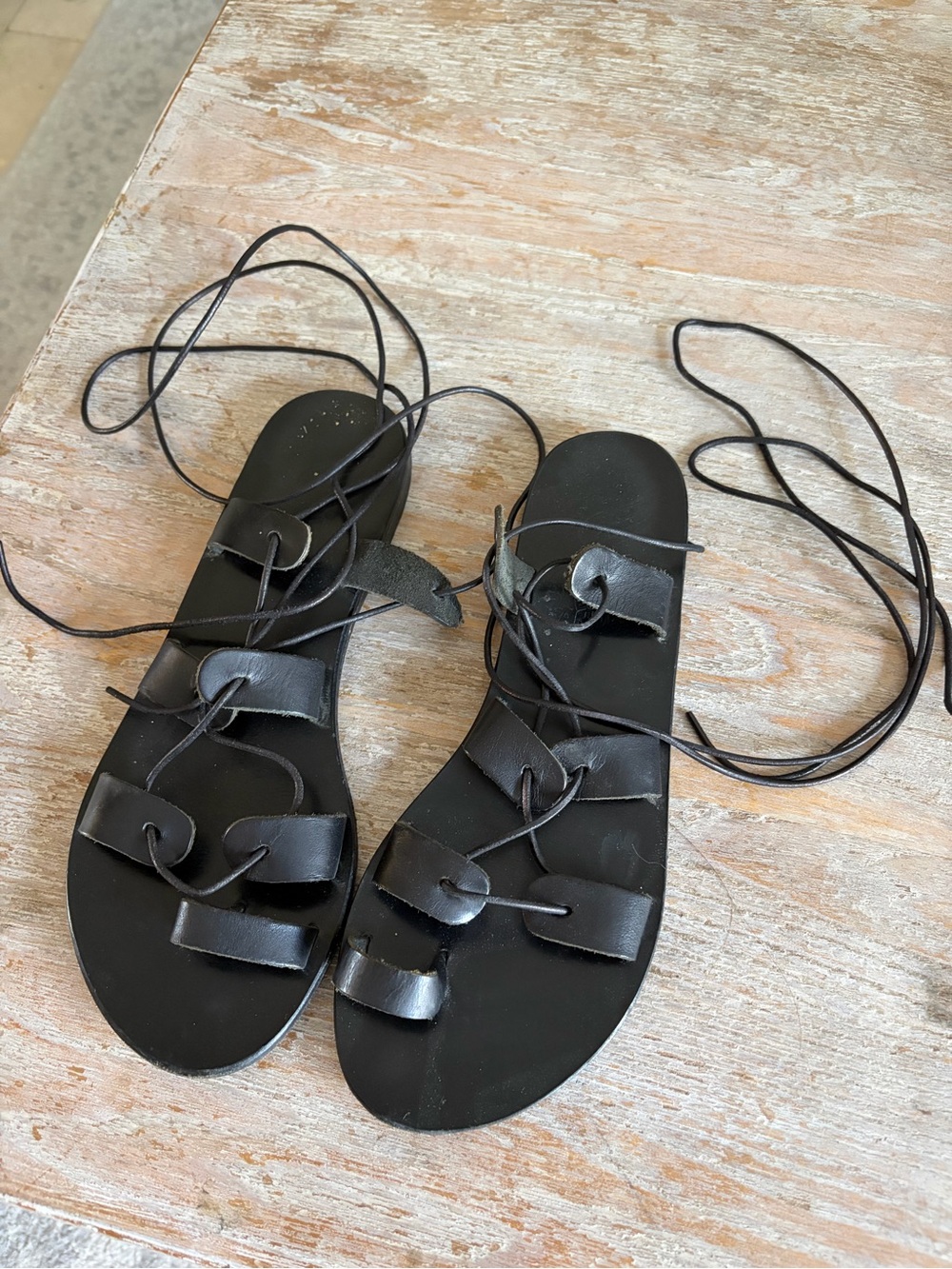 Tie gladiator leather sandals